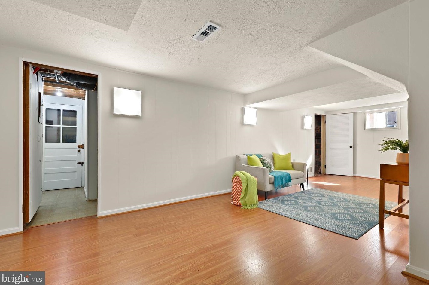 5909 Wilson Ln, Bethesda MD  20817-3854 exterior