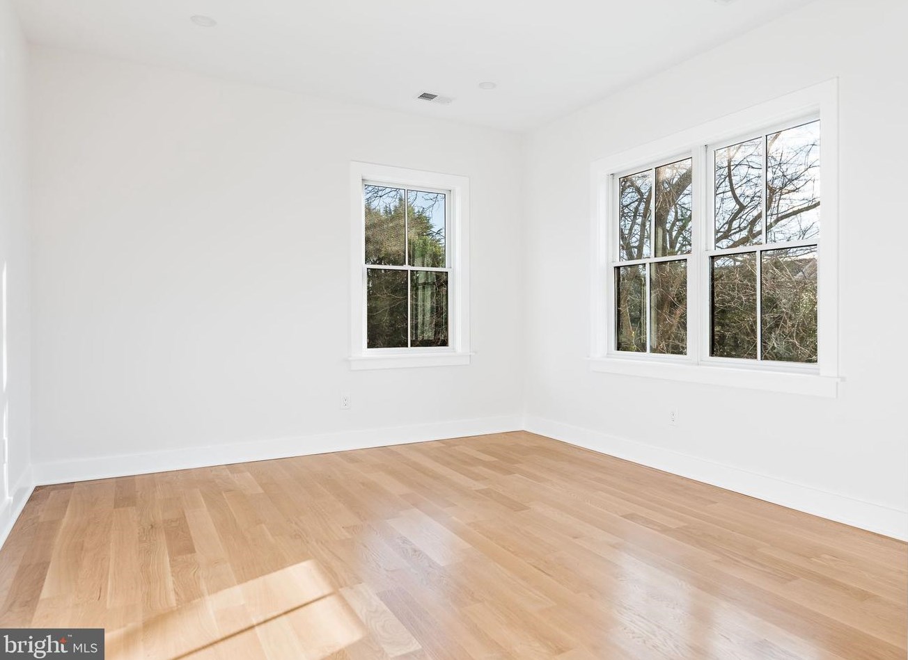 7704 Holiday Ter, Bethesda MD  20817-6616 exterior