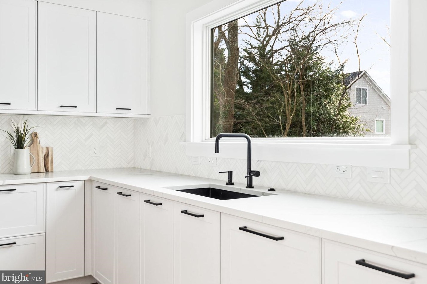 7704 Holiday Ter, Bethesda MD  20817-6616 exterior