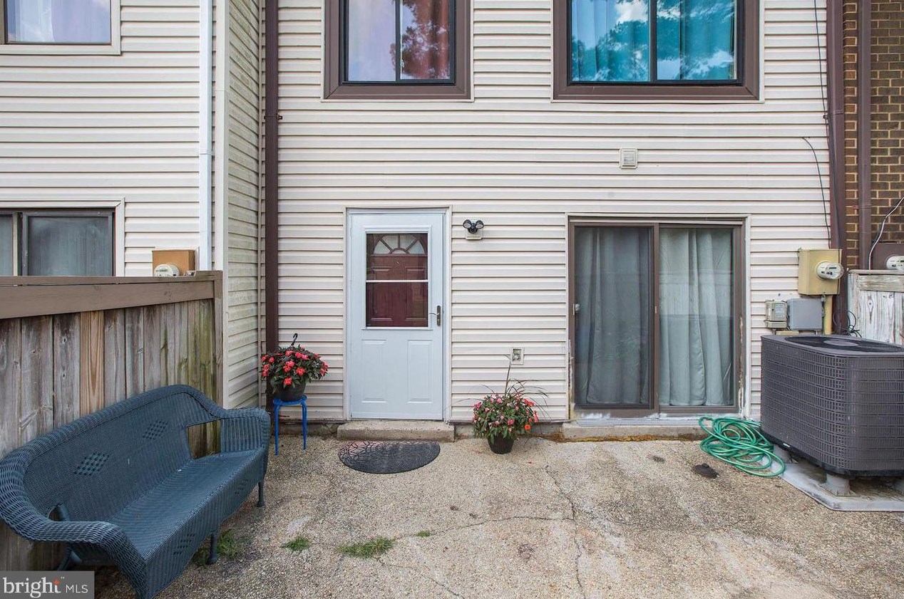 9828 Brookridge Ct, Gaithersburg MD  20886-1110 exterior