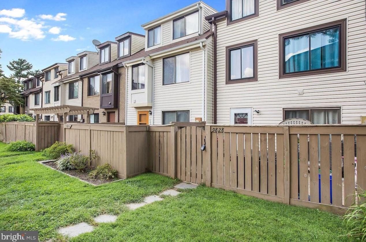 9828 Brookridge Ct, Gaithersburg MD  20886-1110 exterior