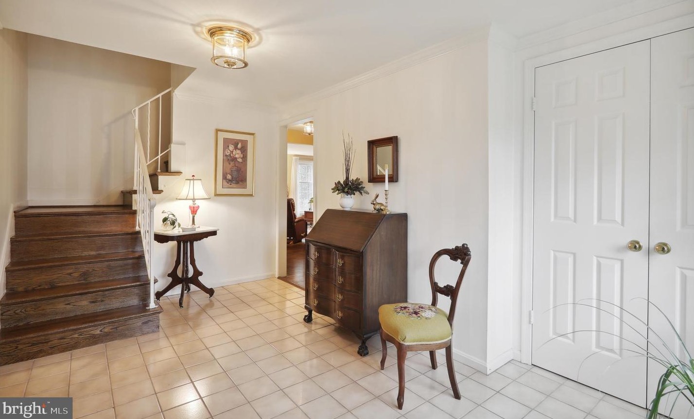 9536 Whetstone Dr, Gaithersburg MD  20886-3110 exterior