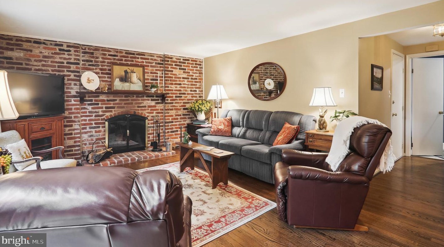 9536 Whetstone Dr, Gaithersburg MD  20886-3110 exterior