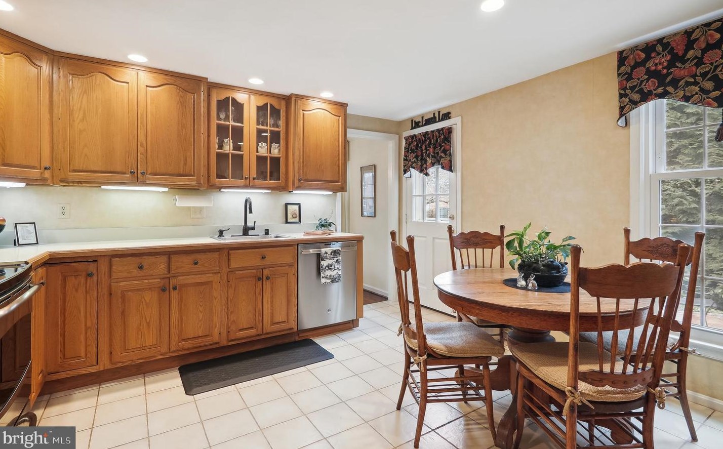 9536 Whetstone Dr, Gaithersburg MD  20886-3110 exterior