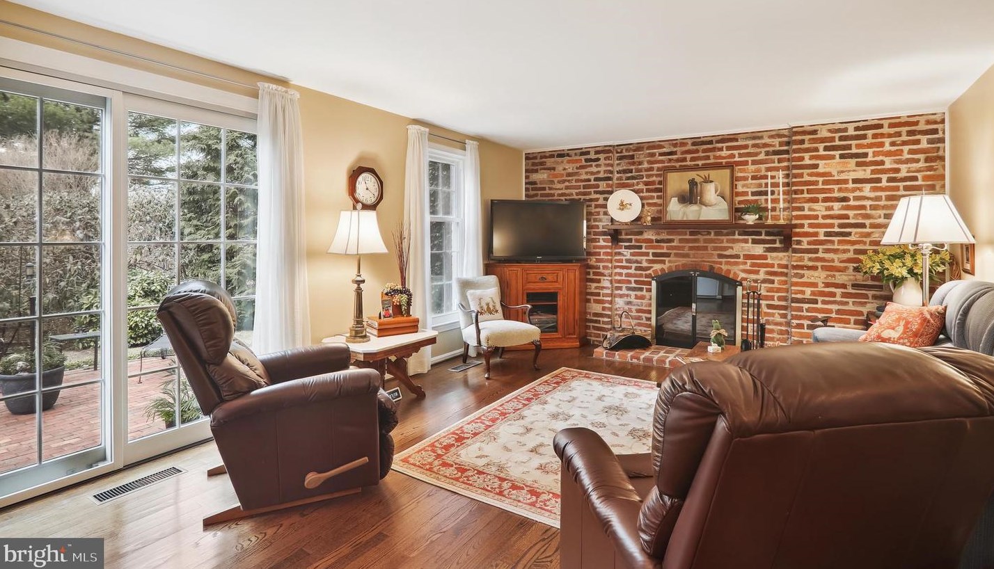 9536 Whetstone Dr, Gaithersburg MD  20886-3110 exterior