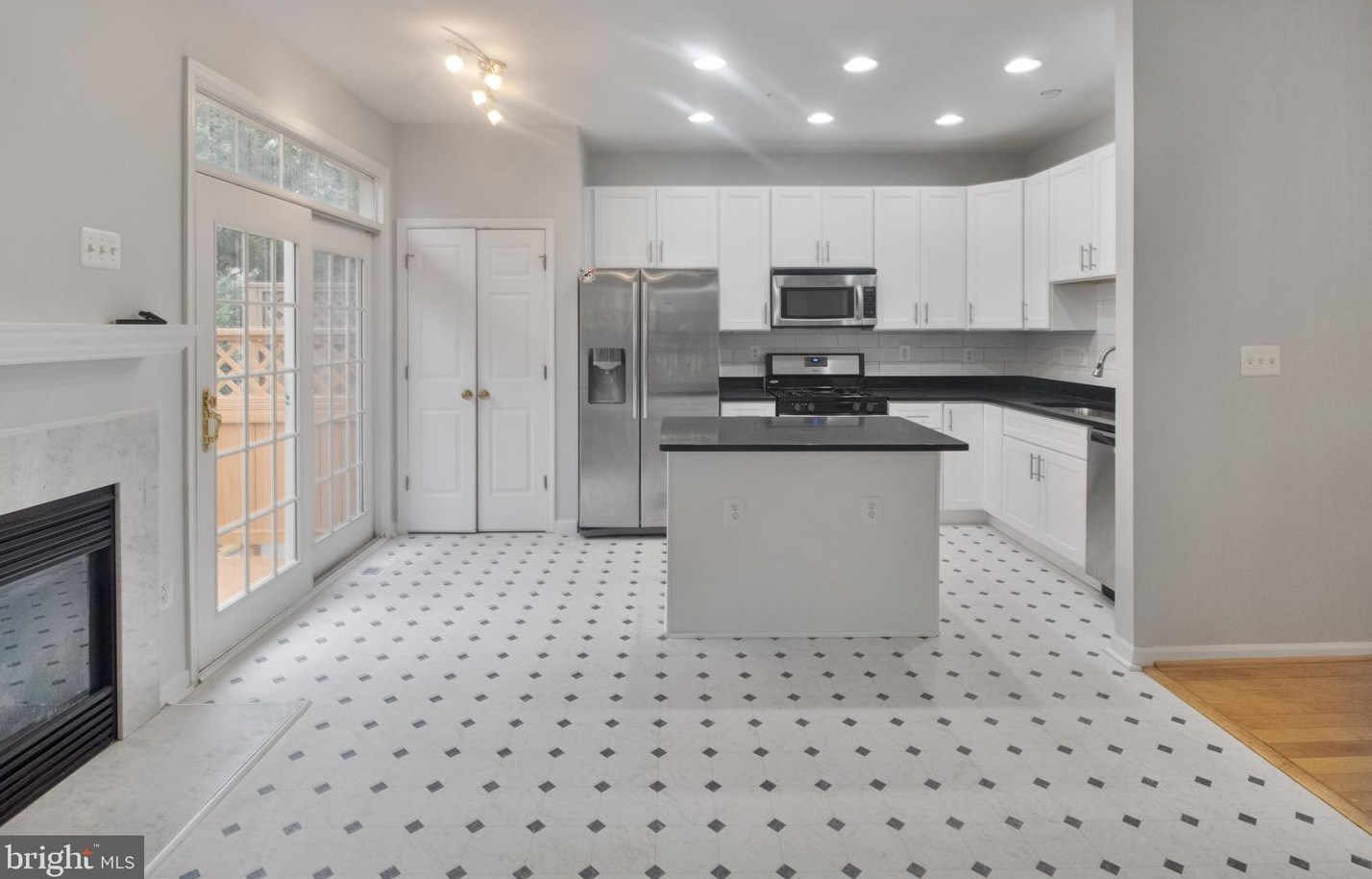 9669 Athens Pl, Gaithersburg MD  20878-5384 exterior