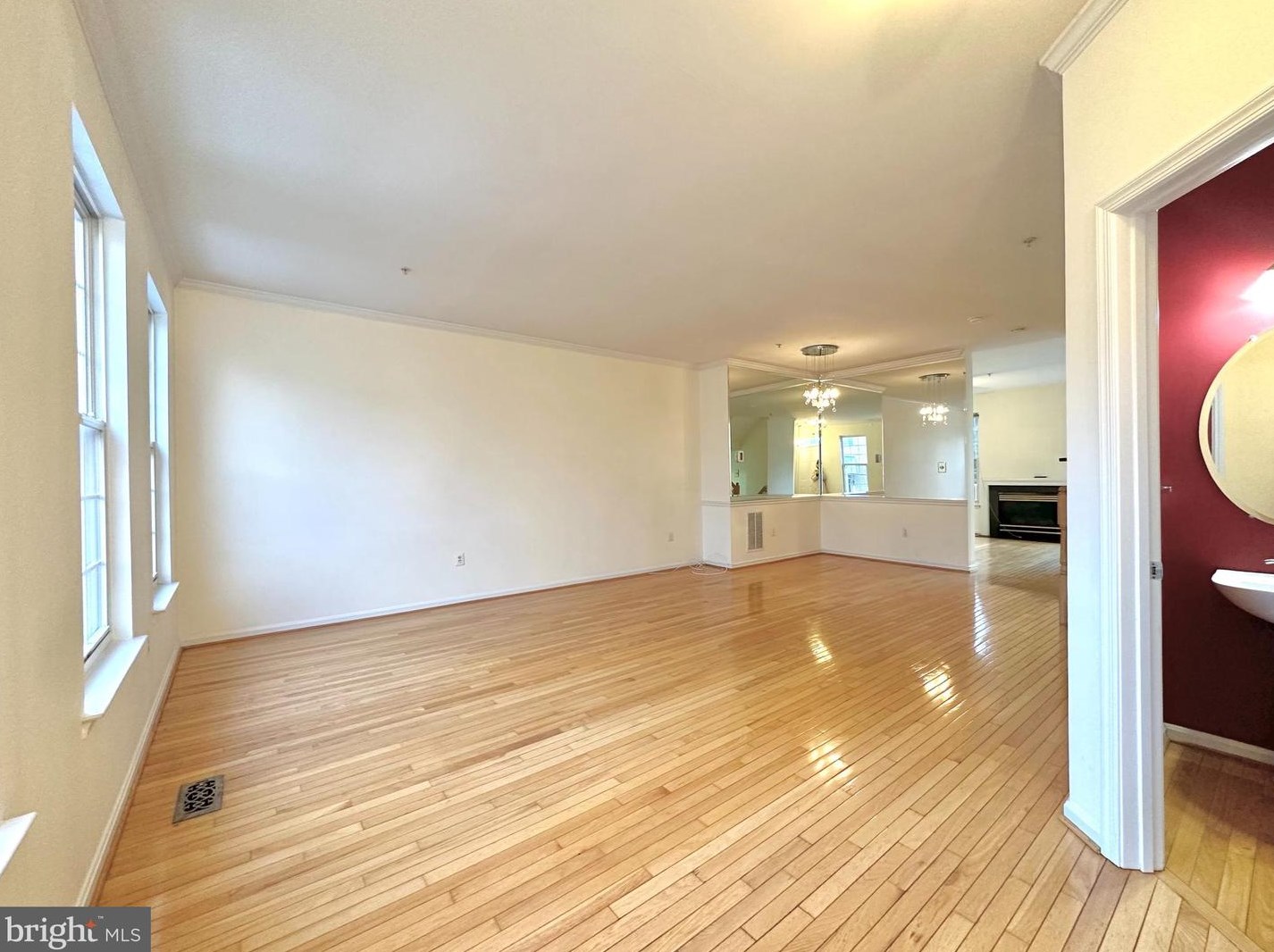 114 Longpoint Way, Gaithersburg MD  20878-2290 exterior