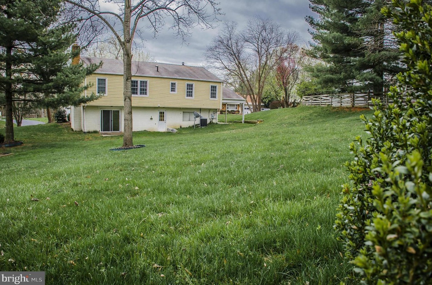 15524 Peach Leaf Ln, Gaithersburg MD  20878-2343 exterior