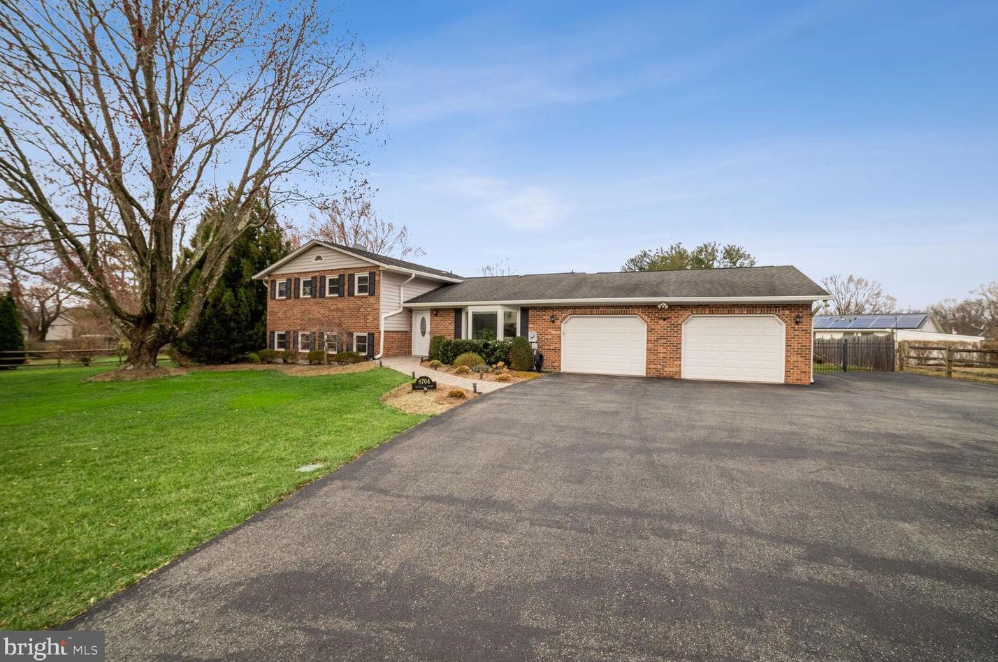 8704 Woodfield Ct, Gaithersburg MD  20882-3710 exterior