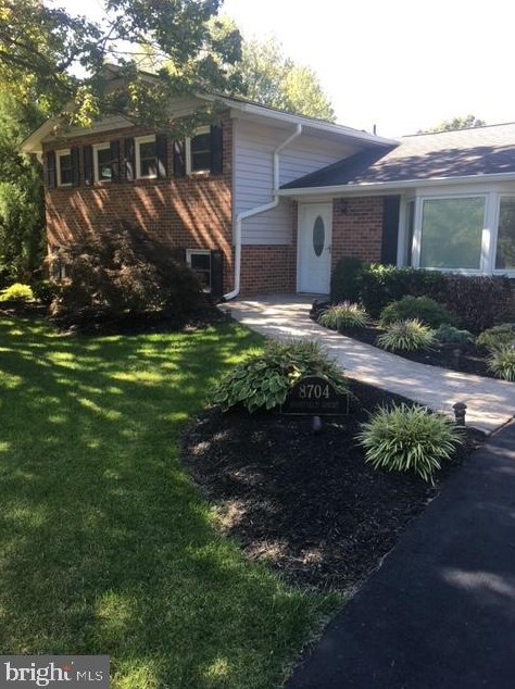 8704 Woodfield Ct, Gaithersburg MD  20882-3710 exterior