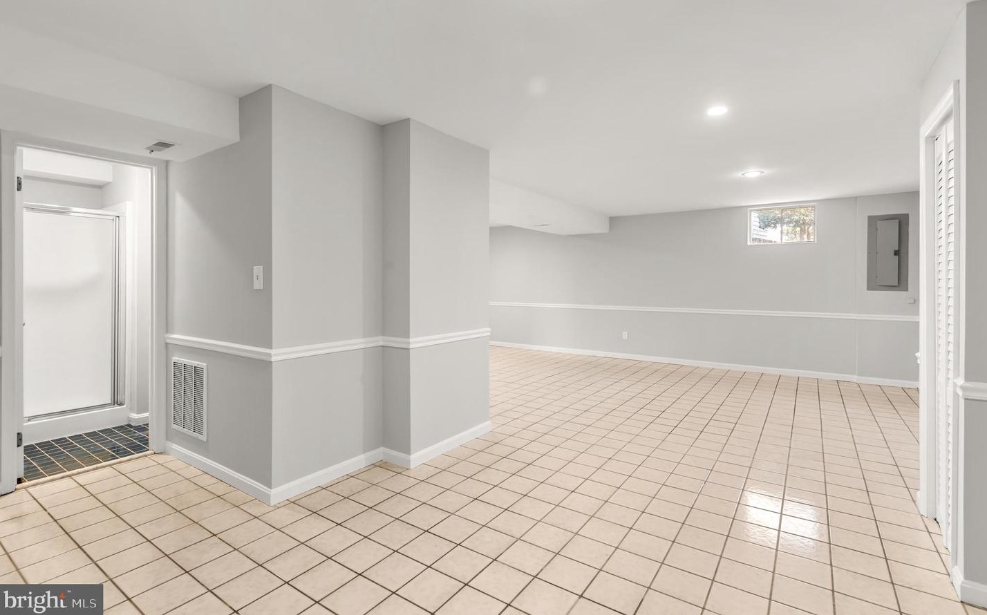 14912 Keeneland Cir, Gaithersburg MD 20878-3782 exterior