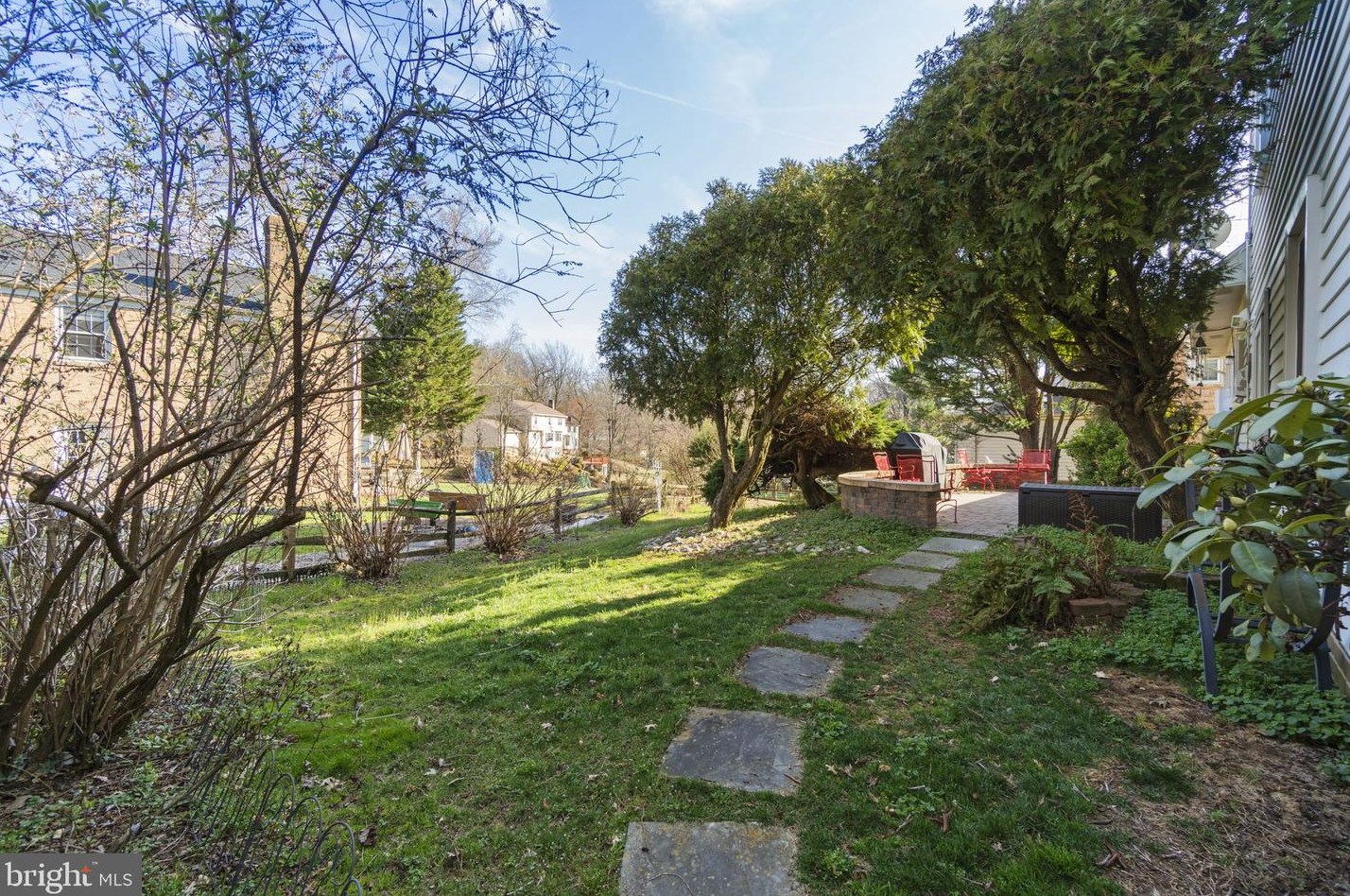 9604 Whetstone Dr, Gaithersburg MD  20886-3114 exterior