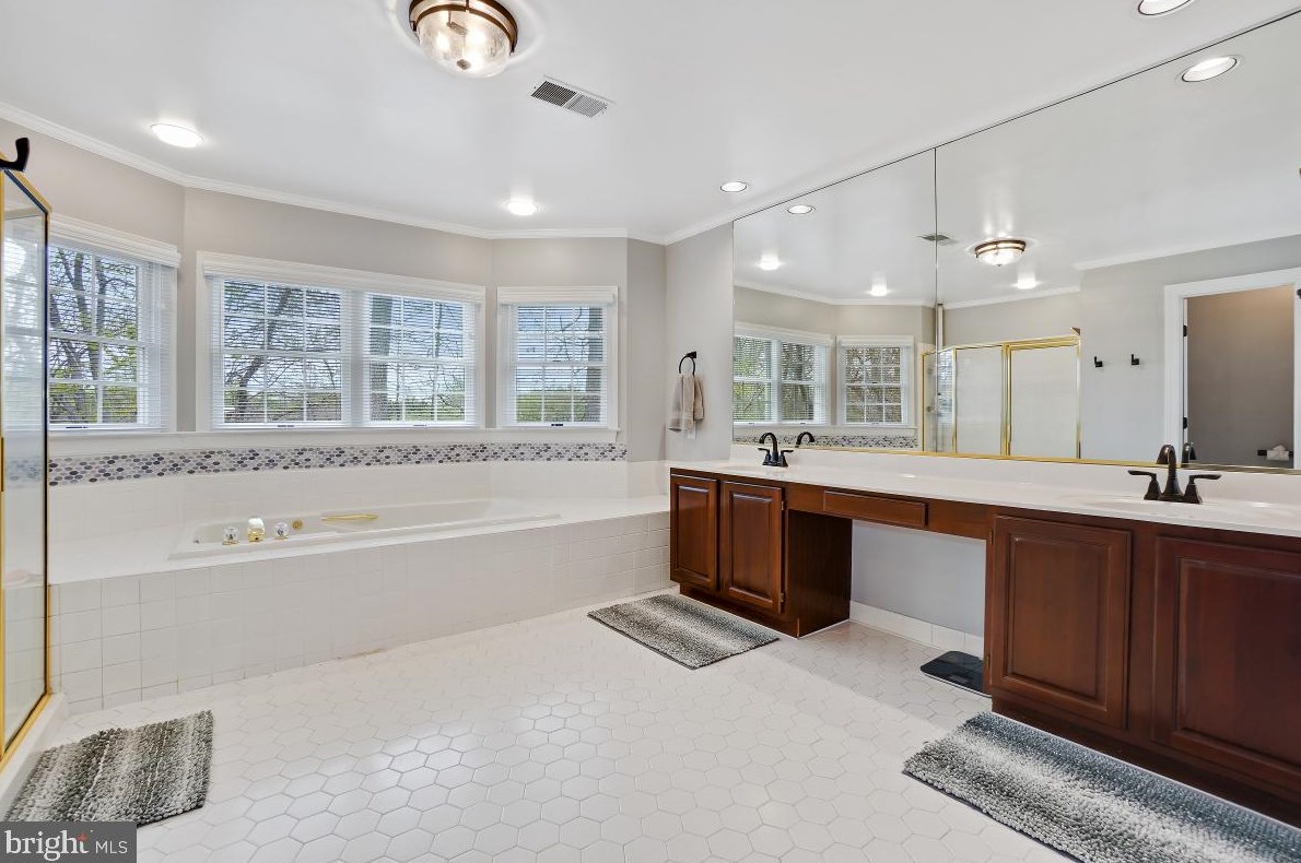15321 Chinaberry St, Gaithersburg MD  20878-4704 exterior
