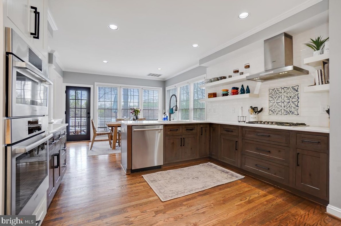 15321 Chinaberry St, Gaithersburg MD  20878-4704 exterior