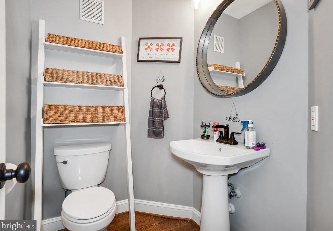 15321 Chinaberry St, Gaithersburg MD  20878-4704 exterior