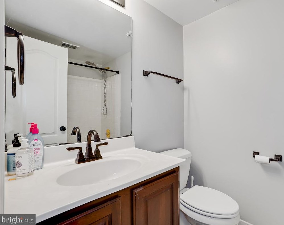 15321 Chinaberry St, Gaithersburg MD  20878-4704 exterior