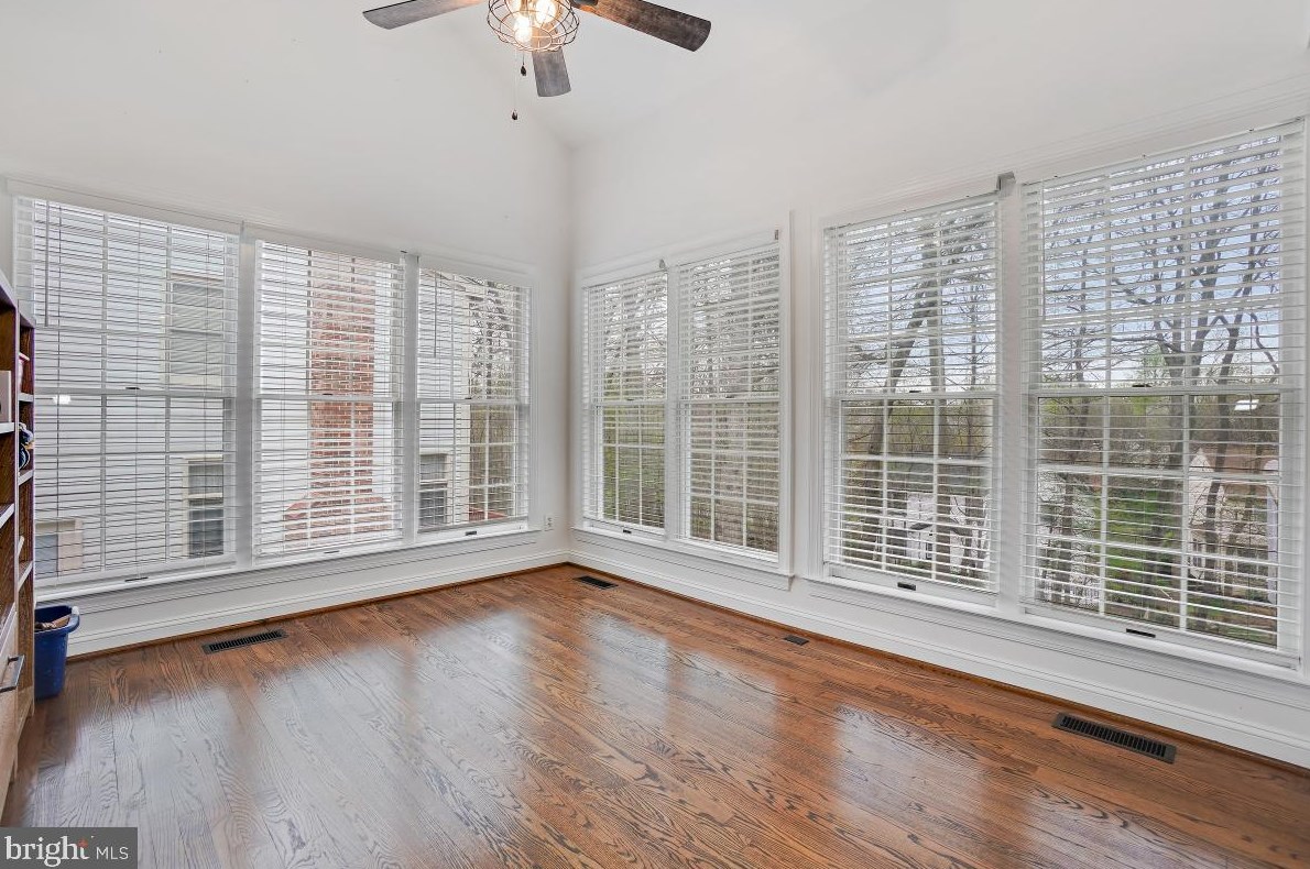 15321 Chinaberry St, Gaithersburg MD  20878-4704 exterior