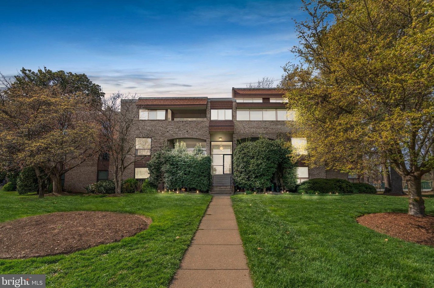 419 Christopher Ave, Gaithersburg MD  20879-3525 exterior