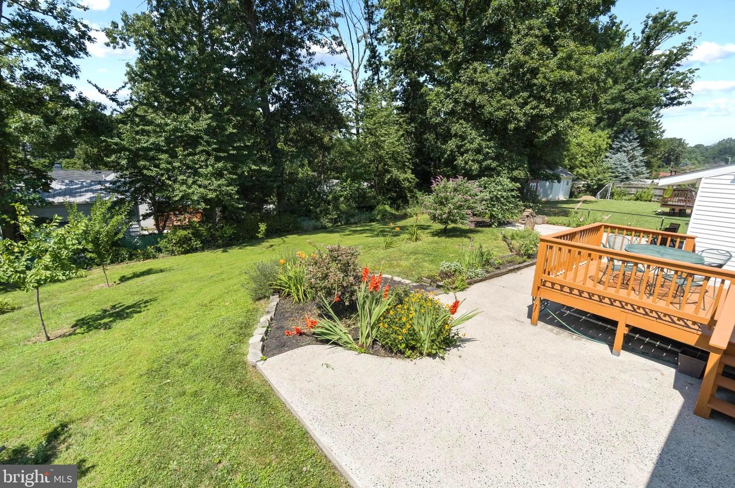 215 Hutton St, Gaithersburg MD  20877-2055 exterior