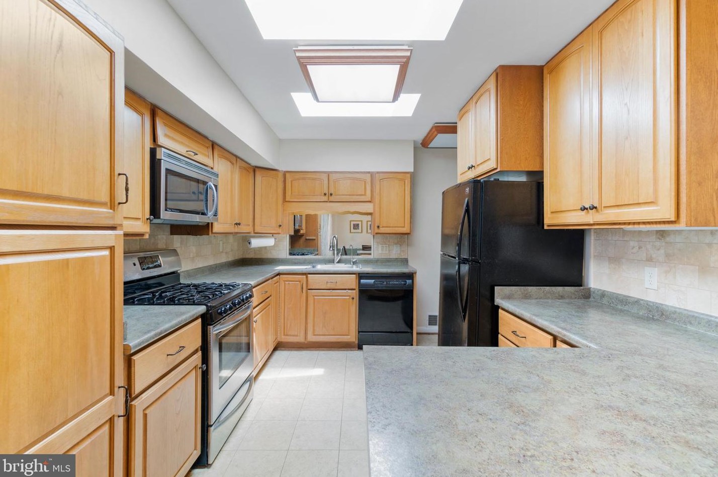 215 Hutton St, Gaithersburg MD  20877-2055 exterior