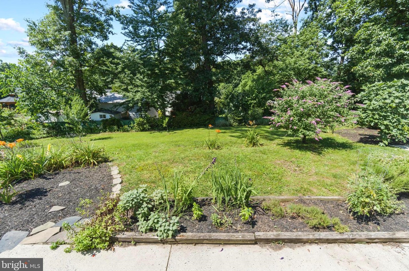 215 Hutton St, Gaithersburg MD  20877-2055 exterior