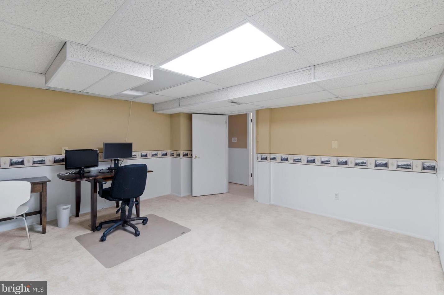 215 Hutton St, Gaithersburg MD  20877-2055 exterior