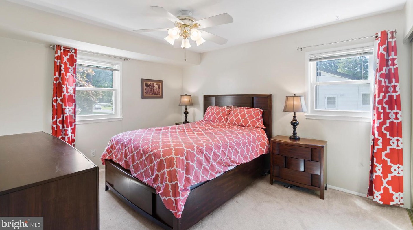 215 Hutton St, Gaithersburg MD  20877-2055 exterior