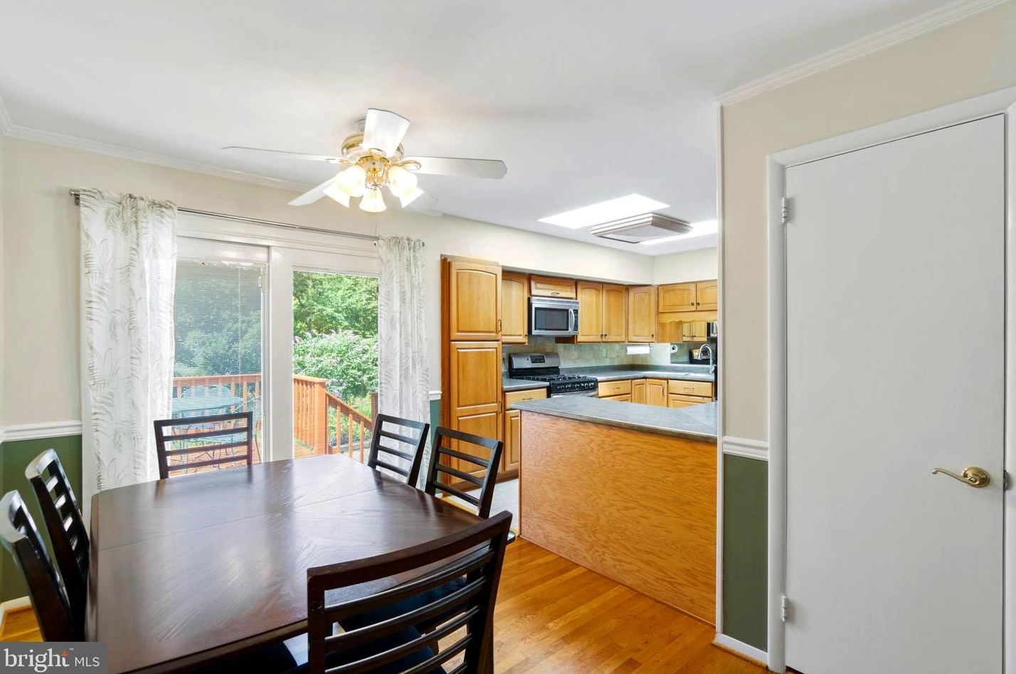 215 Hutton St, Gaithersburg MD  20877-2055 exterior