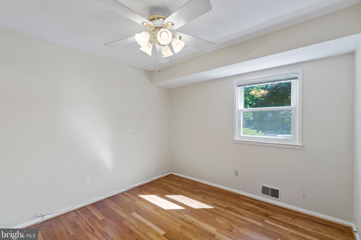 215 Hutton St, Gaithersburg MD  20877-2055 exterior