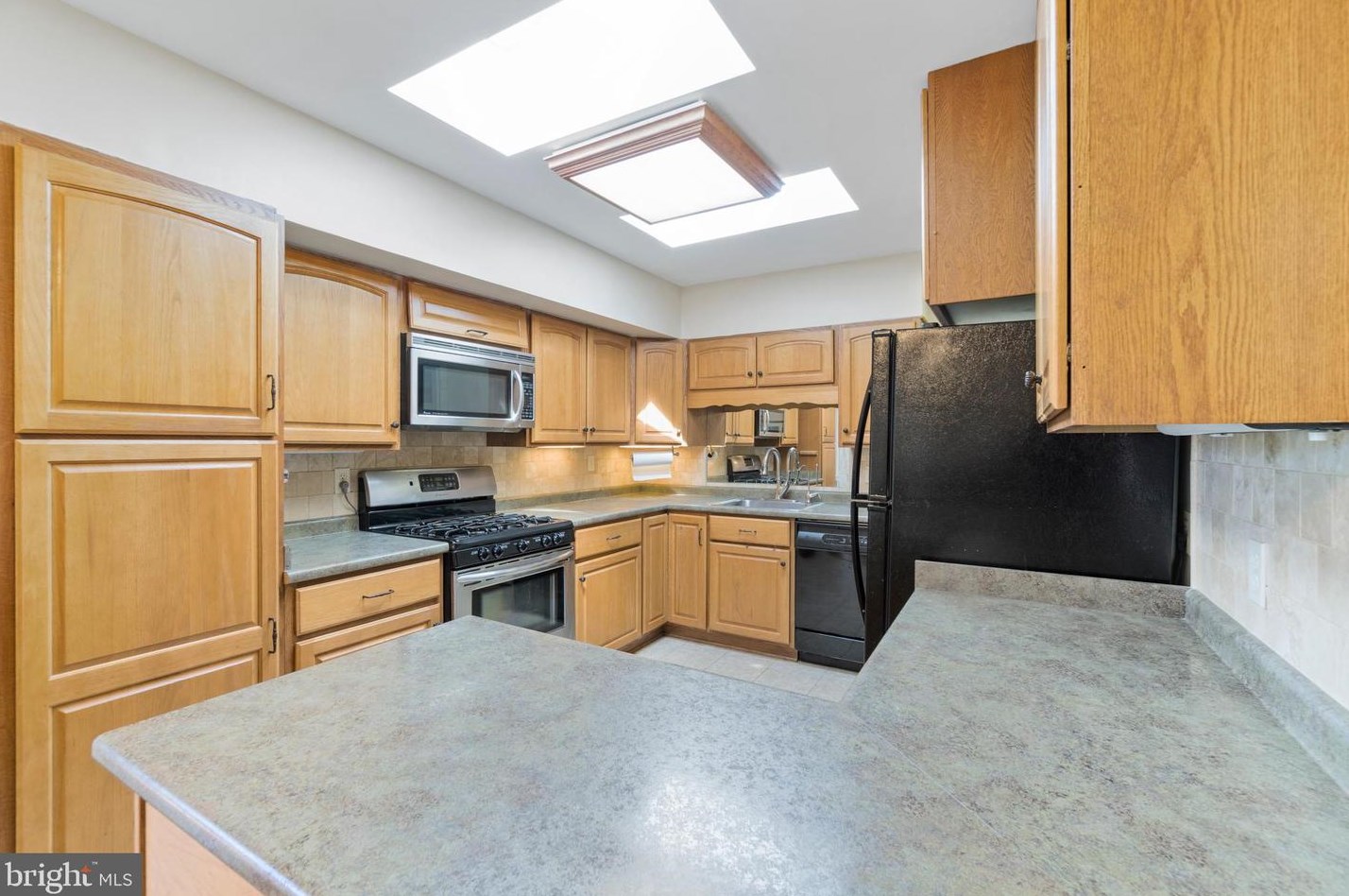 215 Hutton St, Gaithersburg MD  20877-2055 exterior