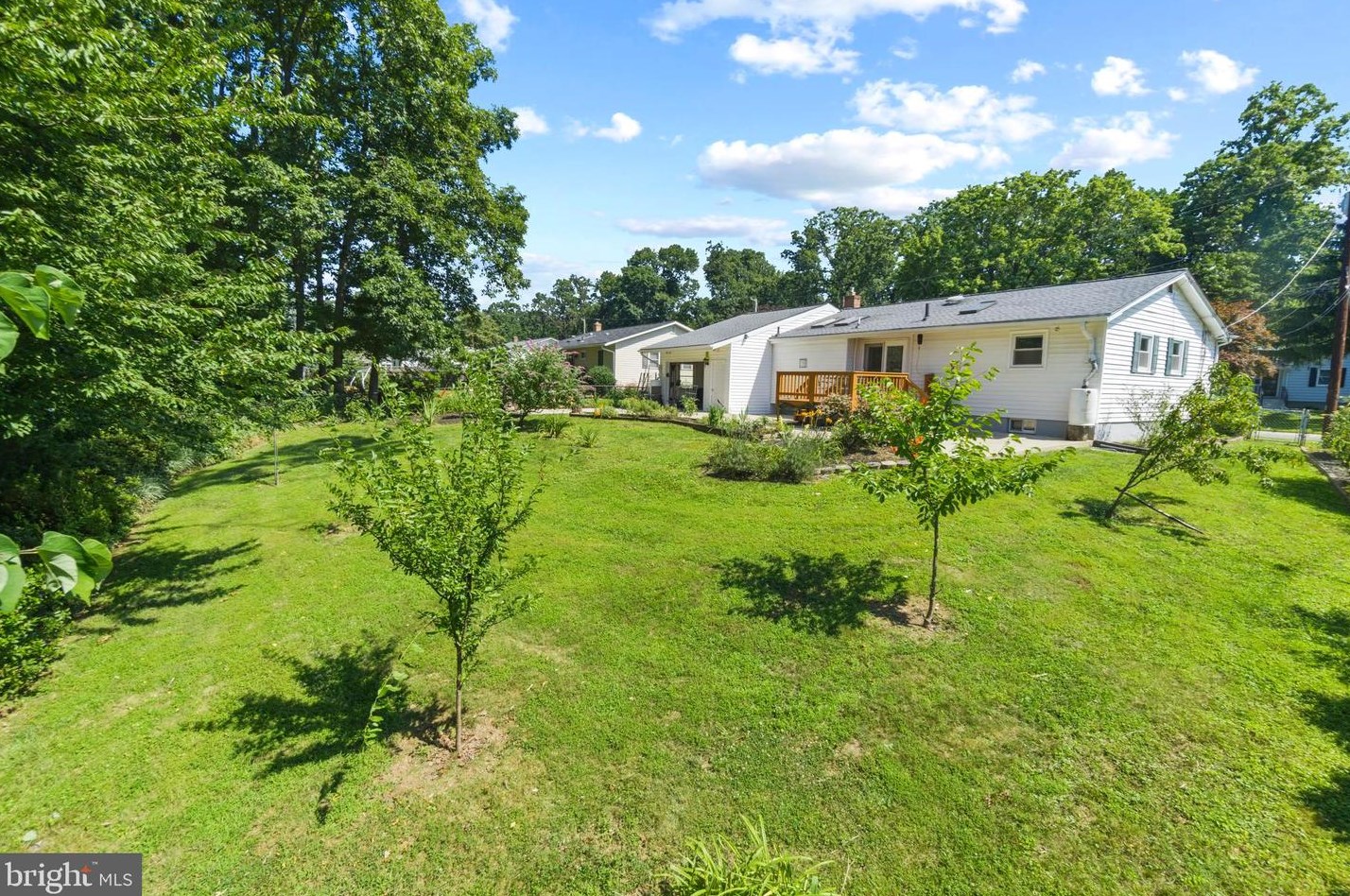 215 Hutton St, Gaithersburg MD  20877-2055 exterior