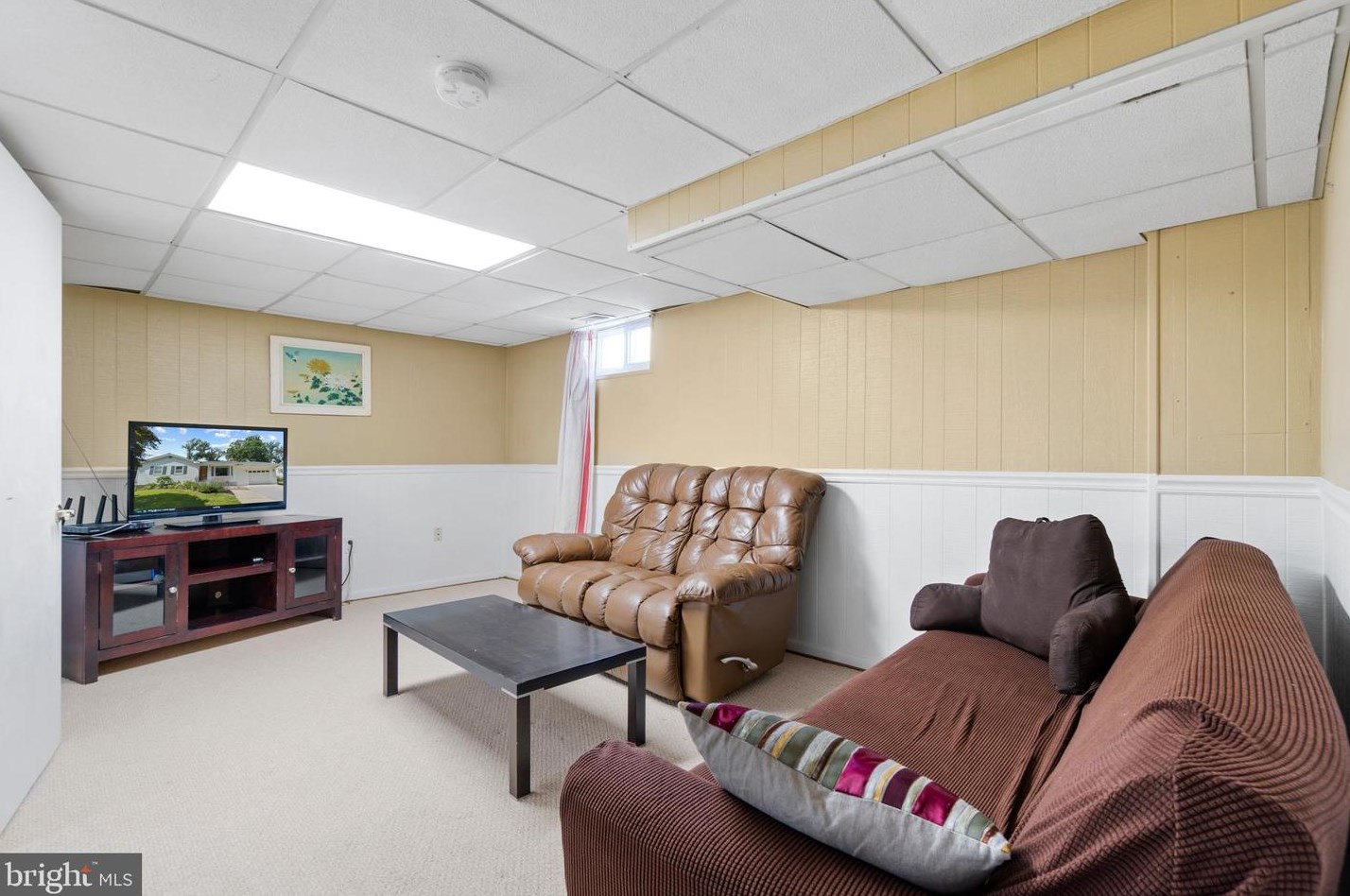 215 Hutton St, Gaithersburg MD  20877-2055 exterior