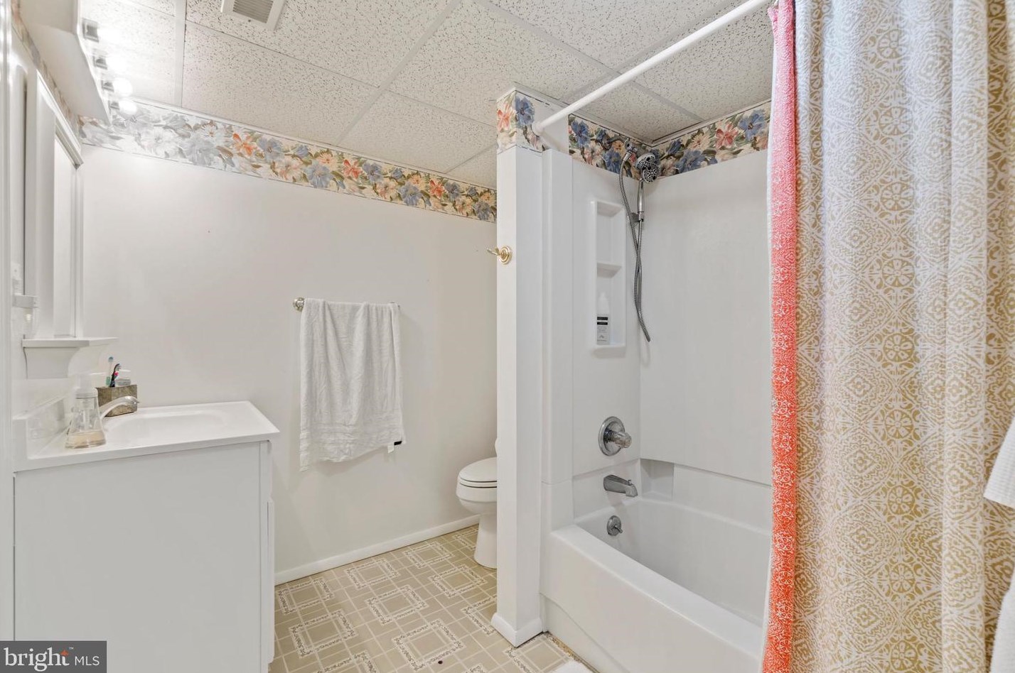 215 Hutton St, Gaithersburg MD  20877-2055 exterior