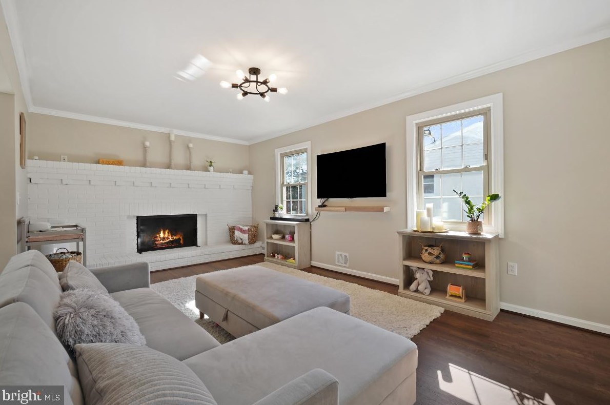 16709 Chestnut St, Gaithersburg MD  20877-1212 exterior