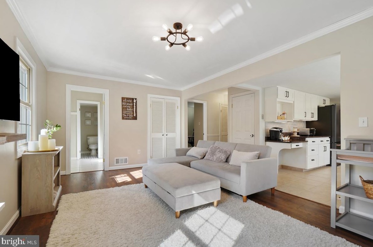 16709 Chestnut St, Gaithersburg MD  20877-1212 exterior