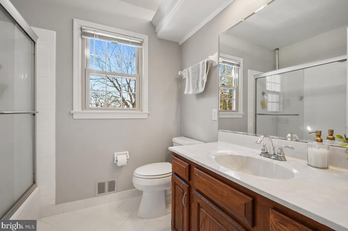 16709 Chestnut St, Gaithersburg MD  20877-1212 exterior