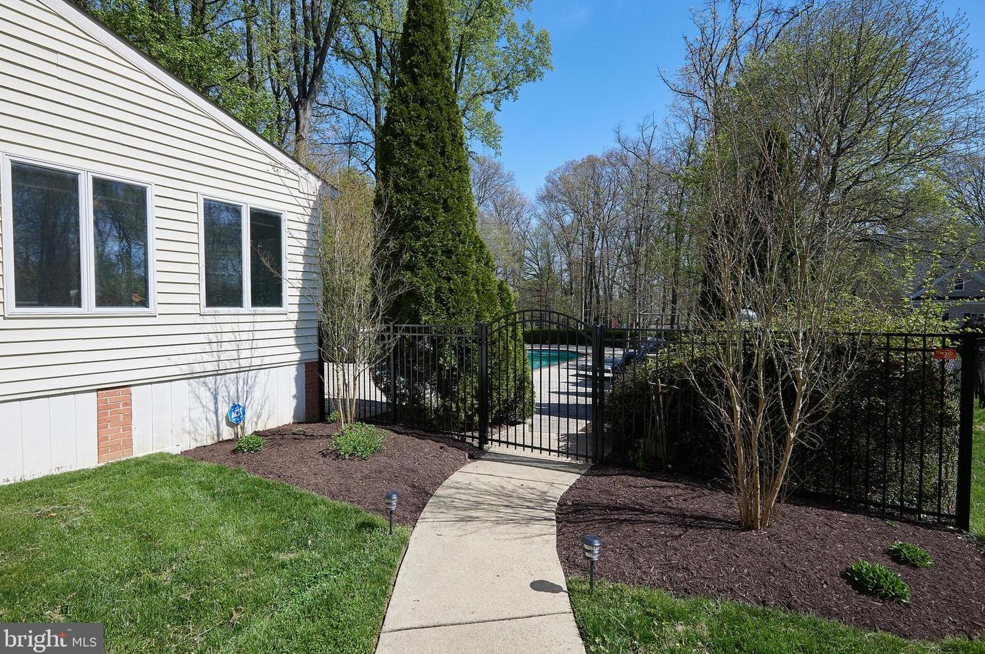 13324 Darnestown Rd, Gaithersburg MD  20878-3510 exterior