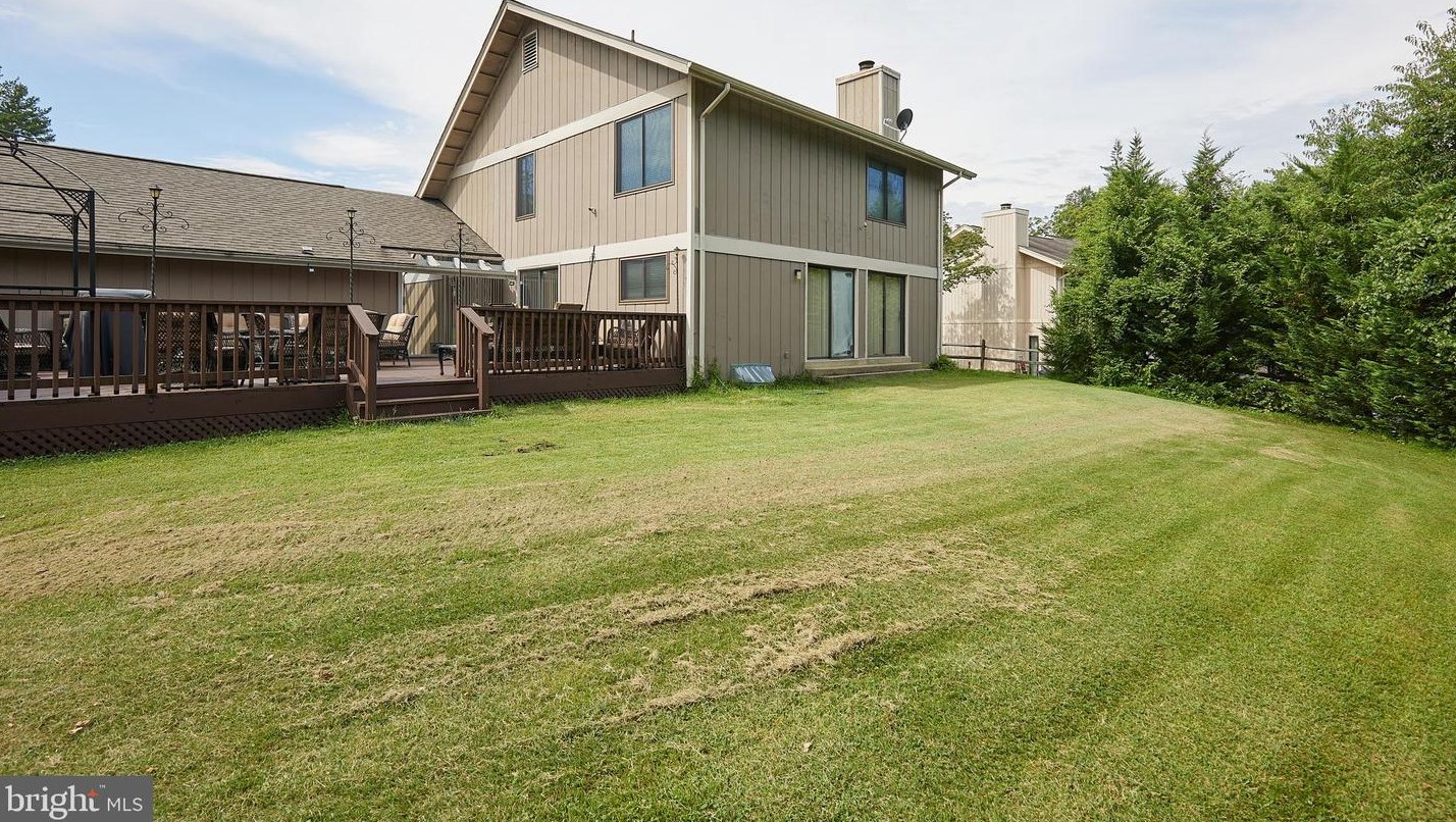 20504 Aspenwood Ln, Gaithersburg MD 20886-1231 exterior