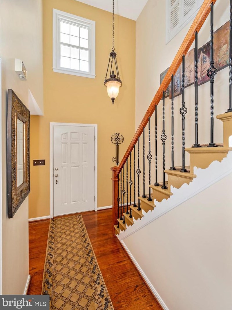 10021 Dellcastle Rd, Gaithersburg MD  20886-1318 exterior