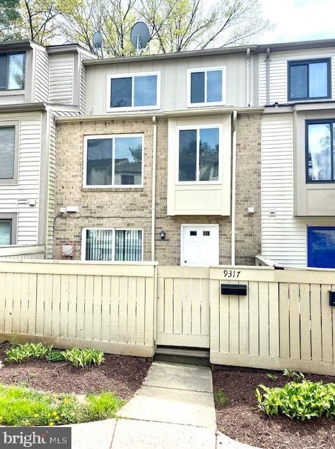 9317 Chadburn Pl, Gaithersburg MD  20886-4034 exterior