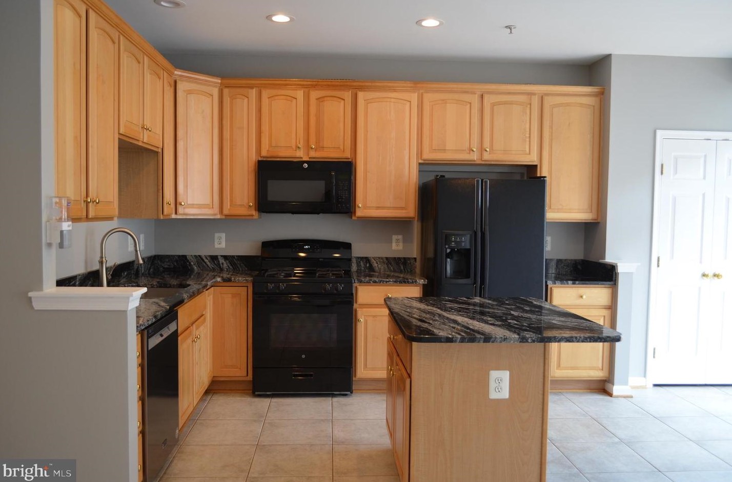 445 Clayhall St, Gaithersburg MD  20878-6501 exterior