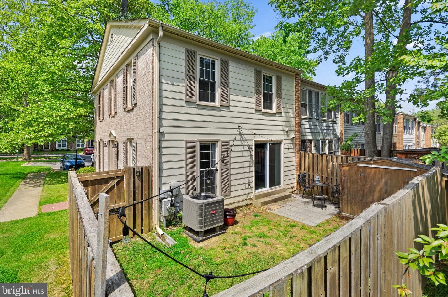 20101 Torrey Pond Pl, Gaithersburg MD  20886-1119 exterior