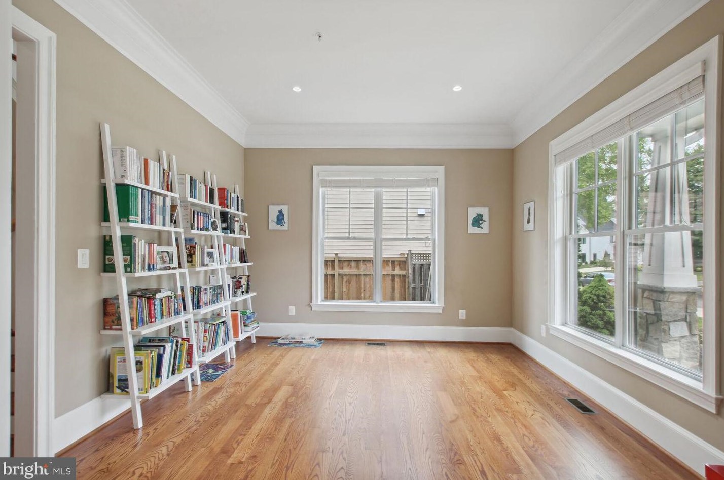 7604 Holiday Ter, Bethesda MD  20817-6614 exterior