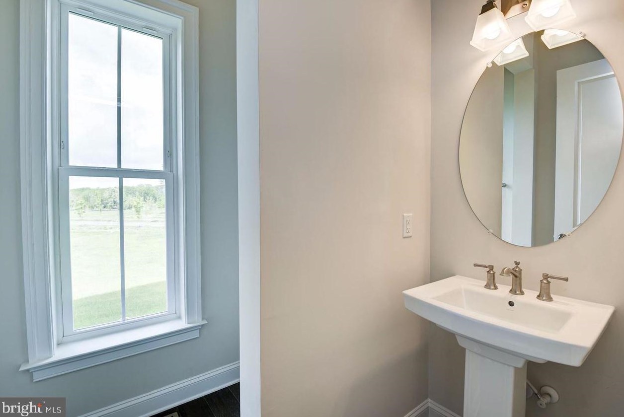 6820 Maple Knoll Dr, Gaithersburg MD  20882 exterior