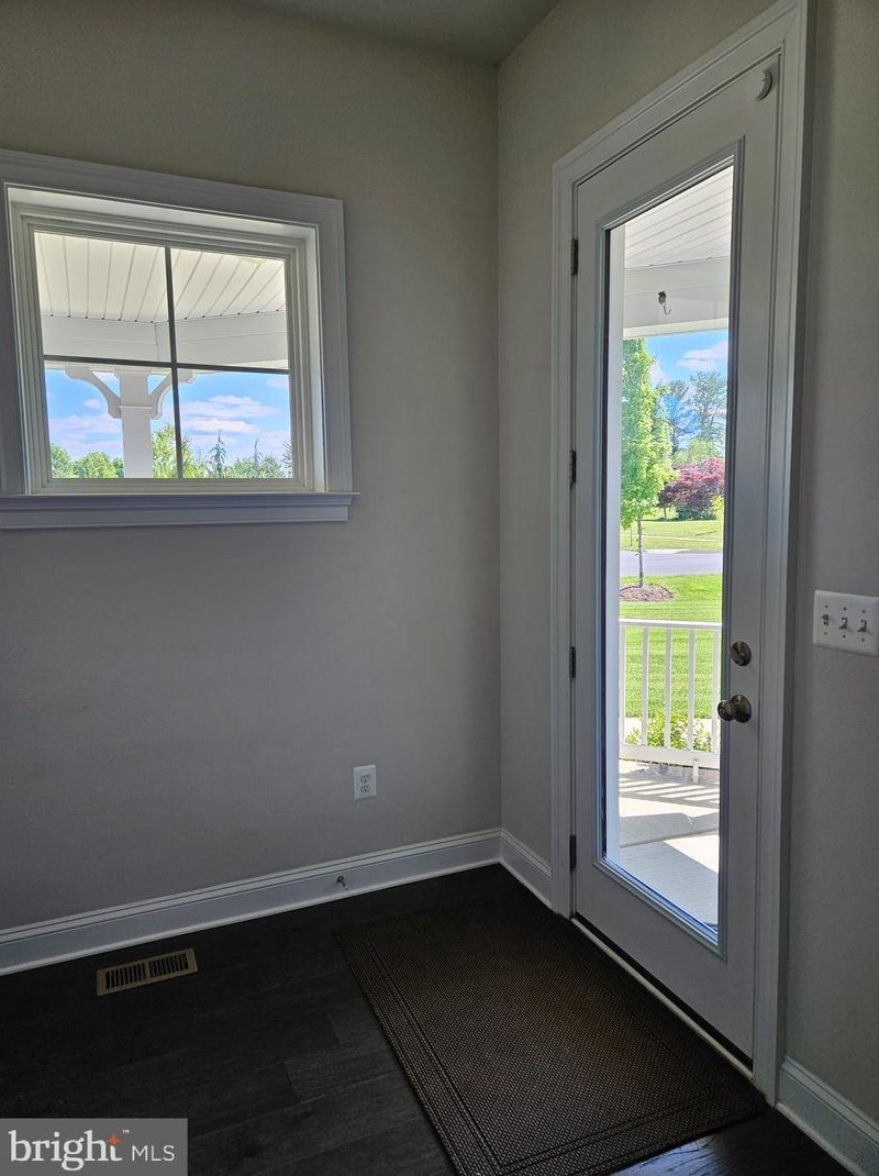 6820 Maple Knoll Dr, Gaithersburg MD  20882 exterior