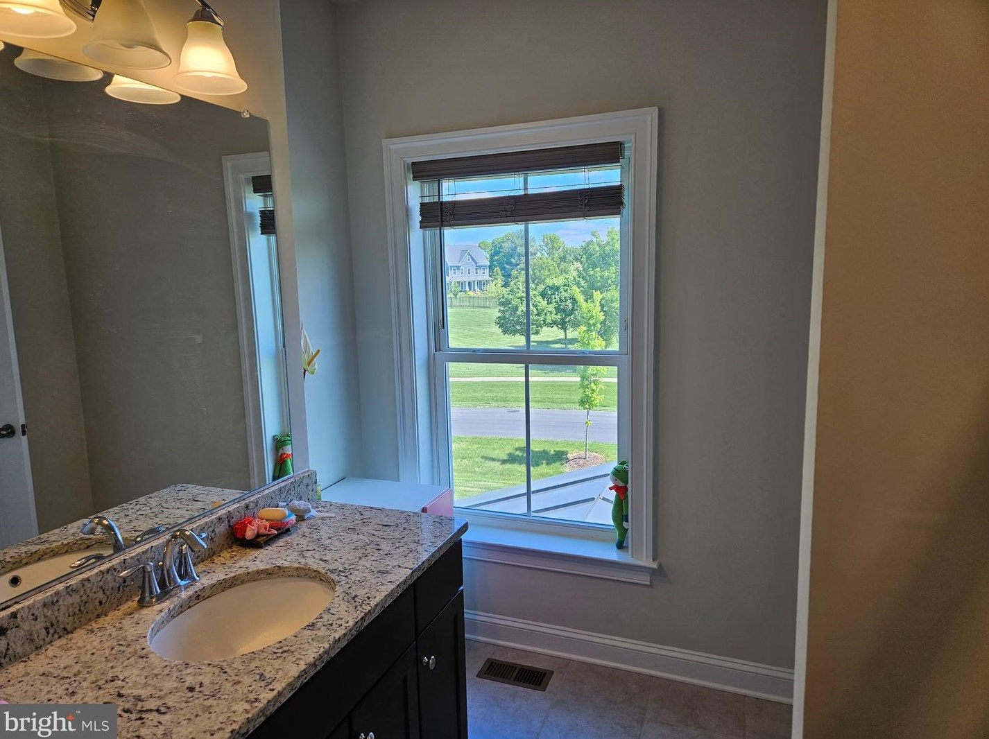 6820 Maple Knoll Dr, Gaithersburg MD  20882 exterior