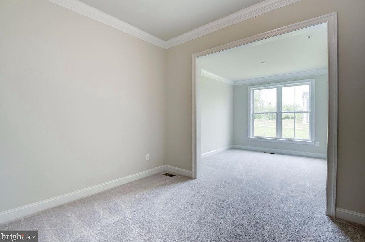 6820 Maple Knoll Dr, Gaithersburg MD  20882 exterior