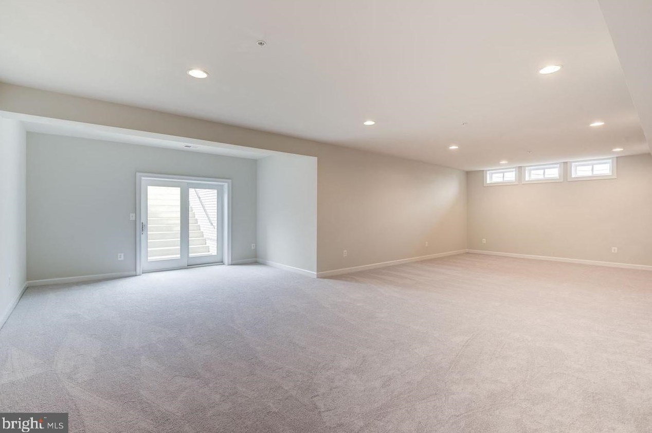 6820 Maple Knoll Dr, Gaithersburg MD  20882 exterior