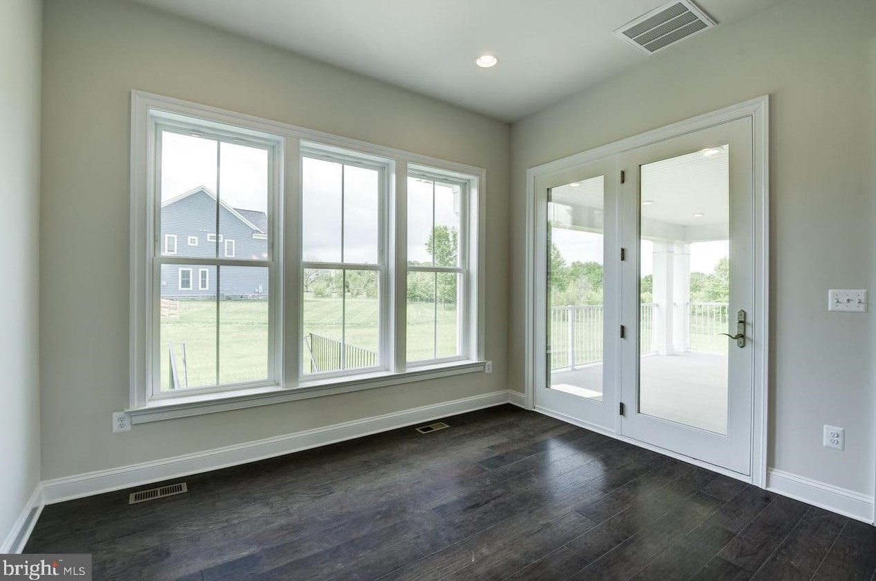 6820 Maple Knoll Dr, Gaithersburg MD  20882 exterior