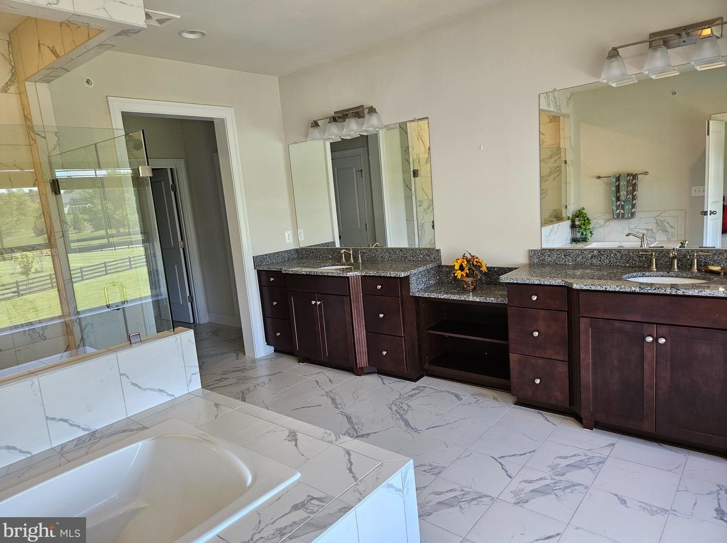 6820 Maple Knoll Dr, Gaithersburg MD  20882 exterior